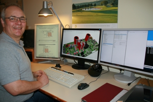 Dies ist Jürgen Gensicke an seinem CAD-Arbeitsplatz